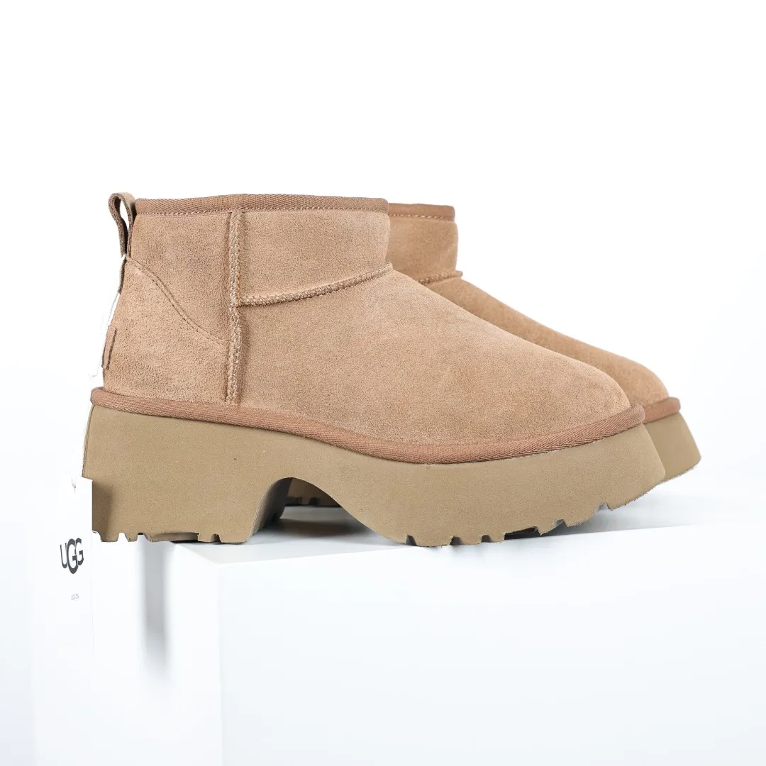 Pick up locally 💰600 Core recommended good price It is a very suitable choice for keeping warm in winter and at home. In the new year, uug has launched a series of styles, which are partial to the preferences of young consumers and have also moved to the forefront of fashion trends. Shoe body material Water-repellent coated suede upper 17mm UGGPURE™ implanted wool insole Lightweight non-slip comfortable rubber outsole With brand LOGO trademark Comes with a full set of packaging Size: 35 36 37 38 39 40